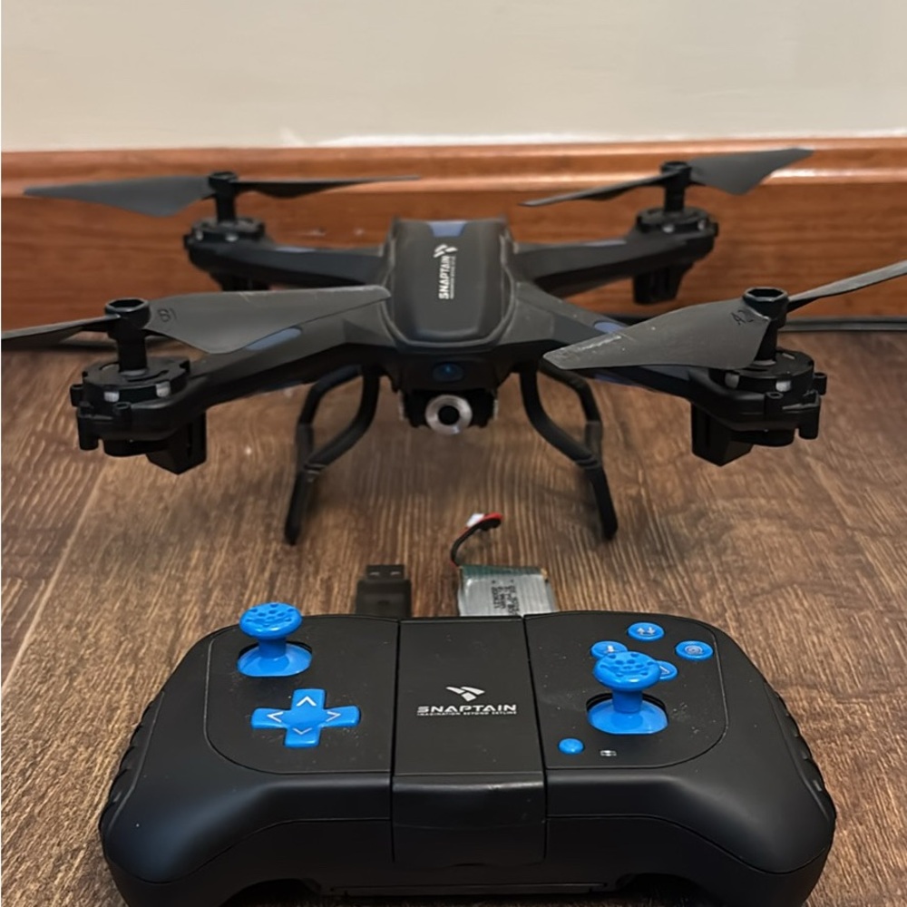 SNAPTAIN Black Drone with Controller